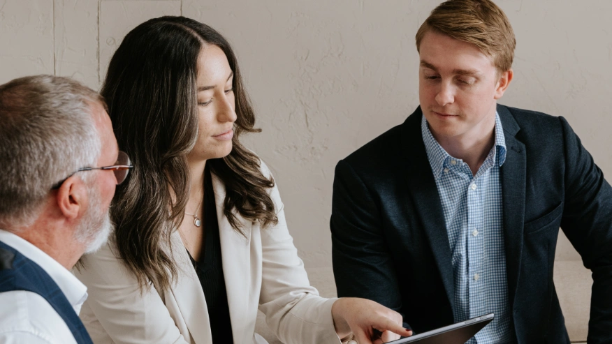 bail-in-queensland Legal professionals dscussing criminal case